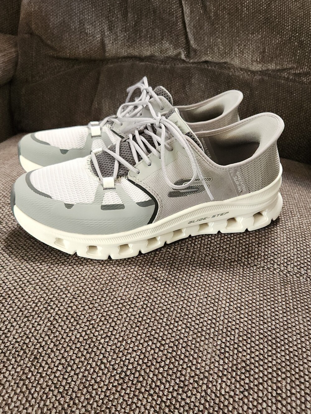 Skechers Wide Slip In Men's Gray White Glide-Step Athletic Sneakers 9.5 Easy On